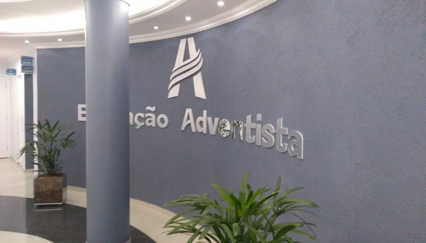 Adesivo para escola